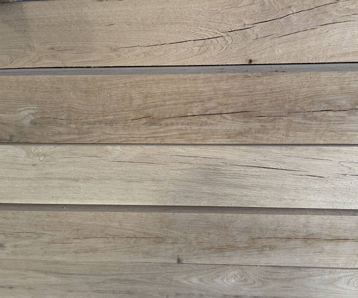 Oak Timber posts available in 95mm x 95mm x 3m www.solidwoodfencing.co.uk
