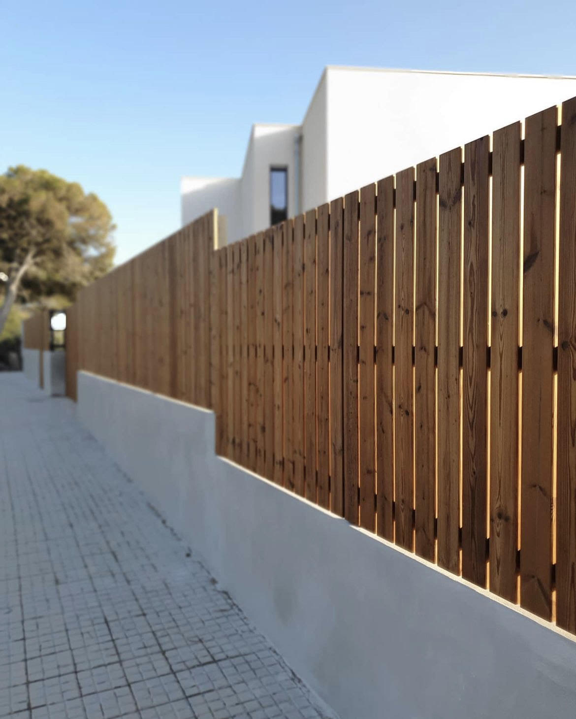 Contemporary-ThermoWood-fencing-Timberulove-1